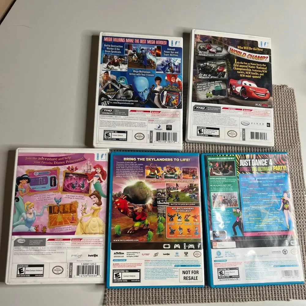 Nintendo Wii Wii U Game Lot of 5‎ Disney Cars Megamind Skylanders Just Dance 4